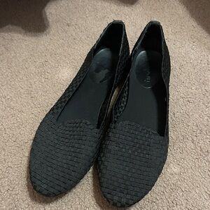 Tagari Kiri weaved woman’s show